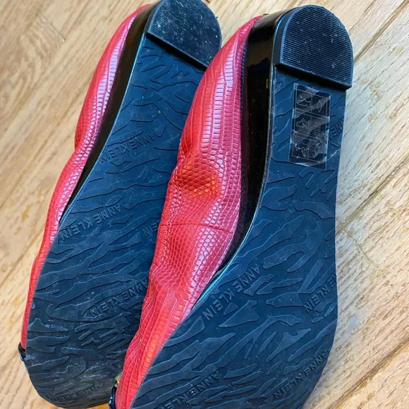 Shoes. - Picture 3 of 4